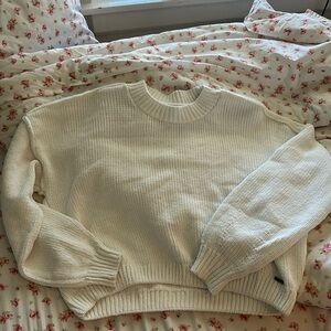 hollister xs sweater (fits like a small)
